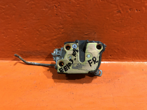 Замок двери передней правой TOYOTA COROLLA *E10* 69310-12440