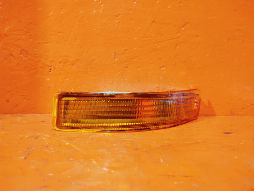 Поворотник бамперный левый TOYOTA COROLLA *E10* NLC5089