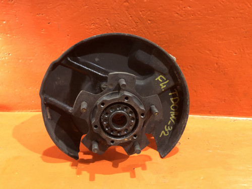 Ступица передняя левая SUZUKI ESCUDO TA01/11/31/51/TD01/11/31/51/61 4515160A00