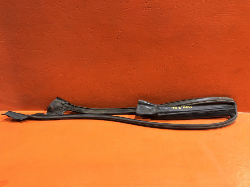 Уплотнитель двери передний правый TOYOTA CROWN *S14* 62313-30170-B0