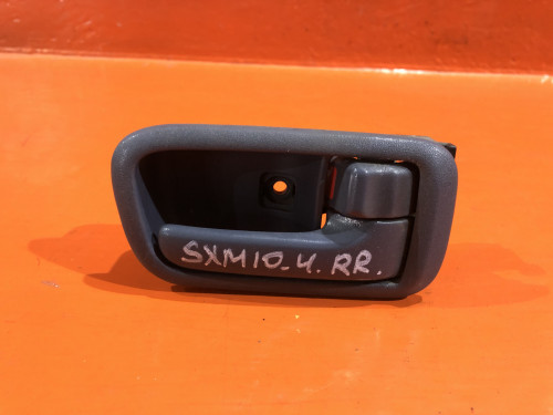 Ручка двери задней правой салонная TOYOTA IPSUM CXM10G|SXM10G|SXM15G 69205-30120-B3