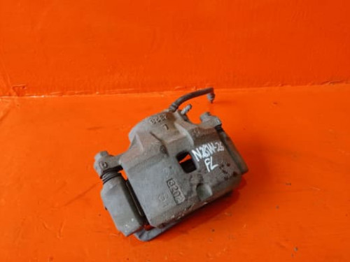 Суппорт тормозной передний левый MITSUBISHI CHARIOT N3*/N4* MB699705