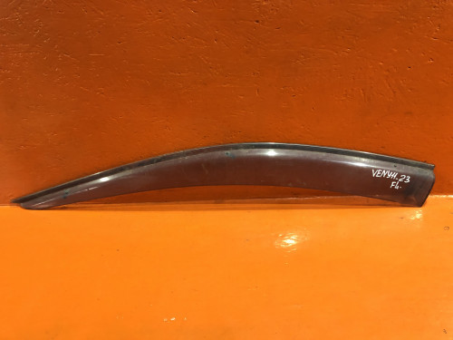 Ветровик передний левый NISSAN AD Y11