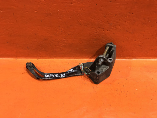 Крепление насоса ГУР NISSAN WINGROAD Y10 11941-77A10