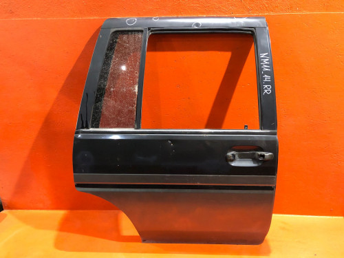 Дверь передняя правая NISSAN PRAIRIE *M11 8010032R01