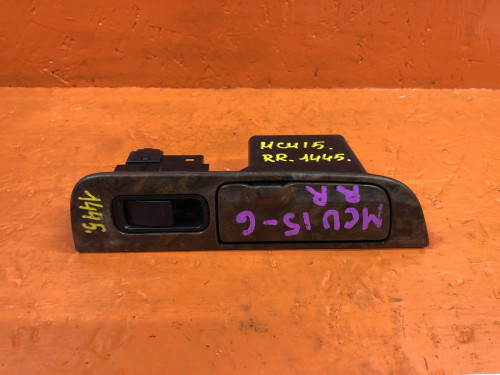 Кнопка стеклоподъемника задняя правая TOYOTA HARRIER *U1*