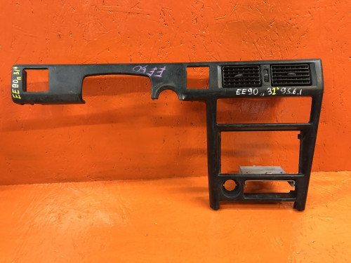 Рамка магнитофона TOYOTA COROLLA *E9*
