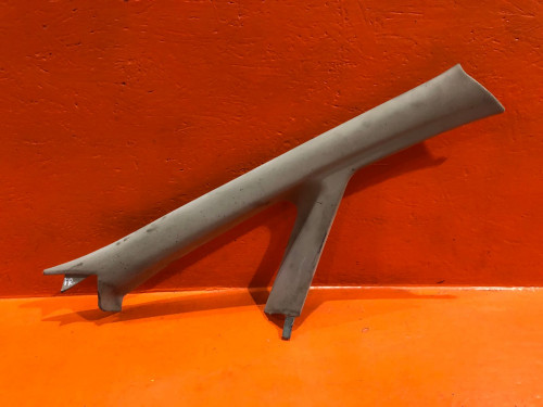 Накладка на стойку кузова правая NISSAN BASSARA U30 76911AD100