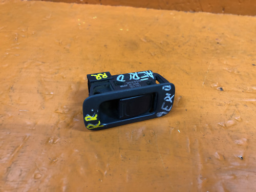 Кнопка стеклоподъемника задняя правая SUZUKI AERIO