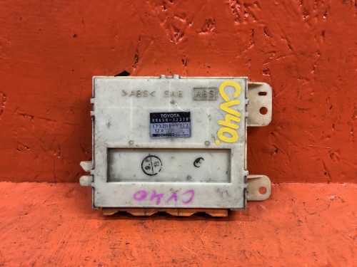 Блок электронный TOYOTA CAMRY SV40/41/42/43/CV40/43 88650-32370