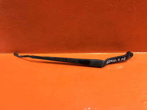 Поводок стеклоочистителя правый TOYOTA IPSUM CXM10G|SXM10G|SXM15G 85211-44010