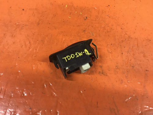 Кнопка стеклоподъемника задняя левая SUZUKI ESCUDO TA01/11/31/51/TD01/11/31/51/61