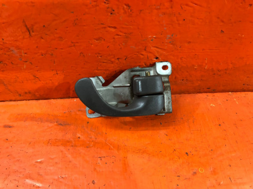 Ручка двери передней правой салонная MITSUBISHI LANCER CK*/CM* MR415331