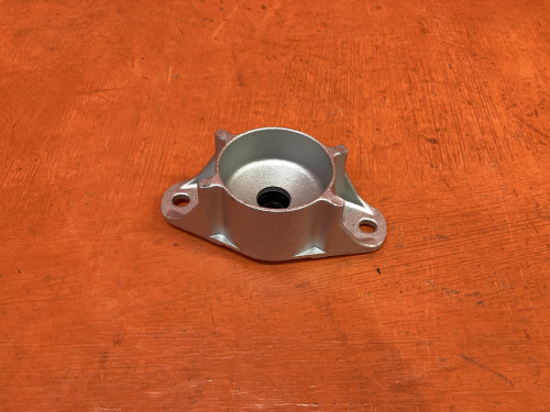 Опора задней стойки MAZDA 3 2002-2009 DB31063