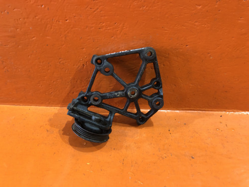 Крепление компрессора кондиционера NISSAN PRESAGE *U30 11910-9E000
