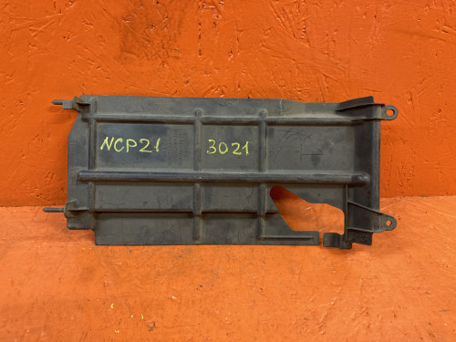 Дефлектор радиатора TOYOTA FUNCARGO 53289-52020