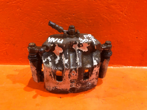 Суппорт тормозной передний правый NISSAN BASSARA U30 410014N000