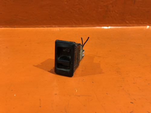 Кнопка открывания багажника NISSAN LIBERTY *M12 25380-WA000