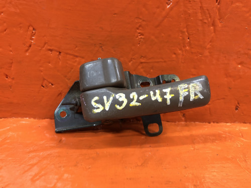 Ручка двери передней правой салонная TOYOTA CAMRY SV30