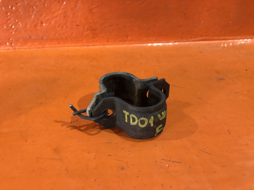 Крепление стабилизатора переднего SUZUKI ESCUDO TA01/11/31/51/TD01/11/31/51/61 4241160A00