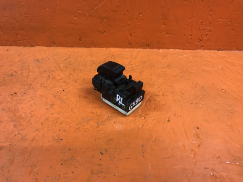 Кнопка стеклоподъемника задняя левая TOYOTA MARKII *X9*