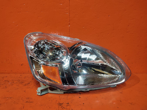 Фара передняя правая TOYOTA PLATZ NLC1178