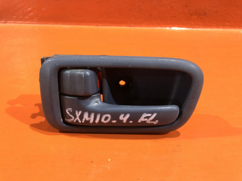Ручка двери передней левой салонная TOYOTA IPSUM CXM10G|SXM10G|SXM15G 69206-30120-B3
