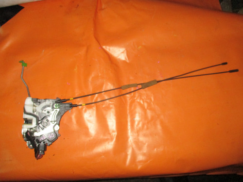 Замок двери передней левой MITSUBISHI LANCER 2007- 5715A417