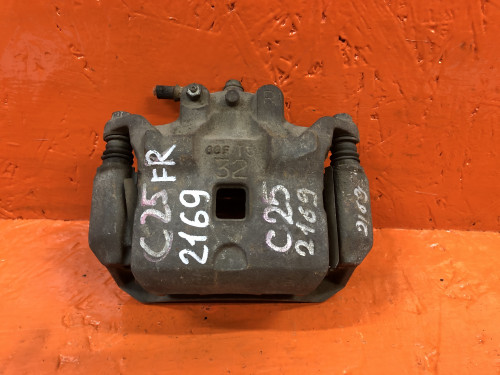 Суппорт тормозной передний правый NISSAN SERENA *C25