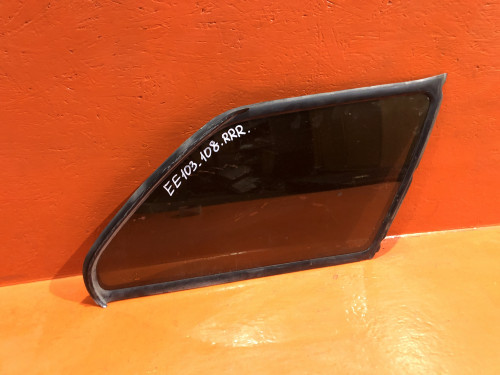 Стекло багажника правое TOYOTA COROLLA *E10* 68133-13020