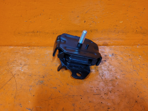 Подушка двигателя передняя TOYOTA CROWN *S13* R81236146090