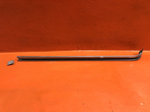 Направляющая двери SUBARU DOMINGO KJ5/8 760136030