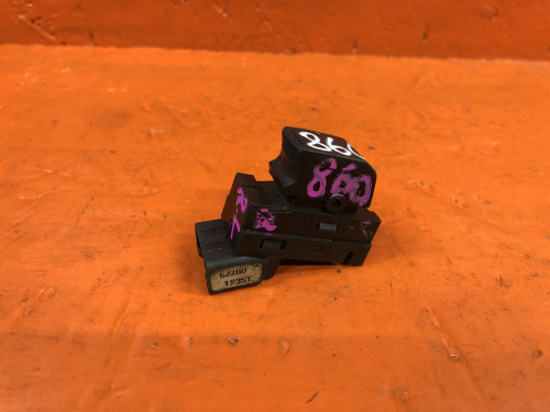 Кнопка стеклоподъемника задняя левая SUZUKI SWIFT ZC11/21/31/71/ZD11/21