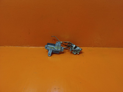 Замок двери передней левой MITSUBISHI DIAMANTE F1*/ F2* MB865723