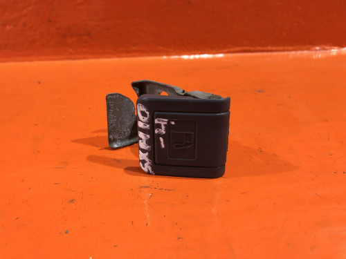 Ручка открывания бензобака TOYOTA IPSUM CXM10G|SXM10G|SXM15G 77051-44010-B0