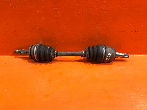 Привод передний правый NISSAN PRAIRIE *M11 3910064E00