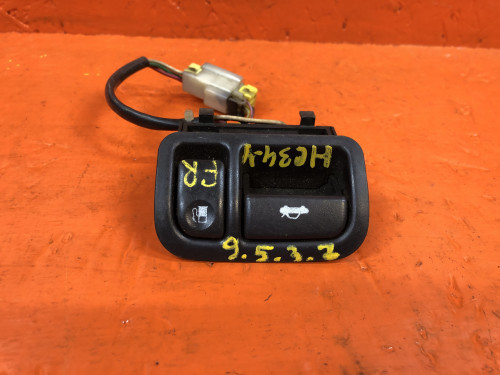 Кнопка открывания багажника NISSAN LAUREL *C34