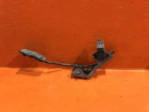 Педаль газа NISSAN LIBERTY *M12 18002-WF710