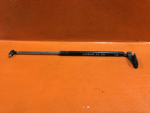 Амортизатор задней двери правый NISSAN AD Y11 90450WD300