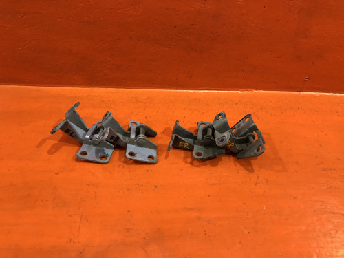 Петля двери передней правой TOYOTA LITE ACE NOAH *R4*/*R5*