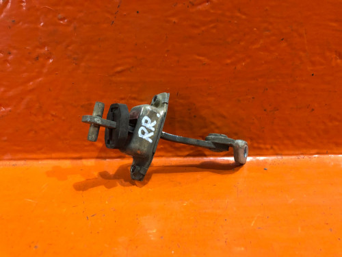 Ограничитель двери задней правой TOYOTA CAMI 68630-87401