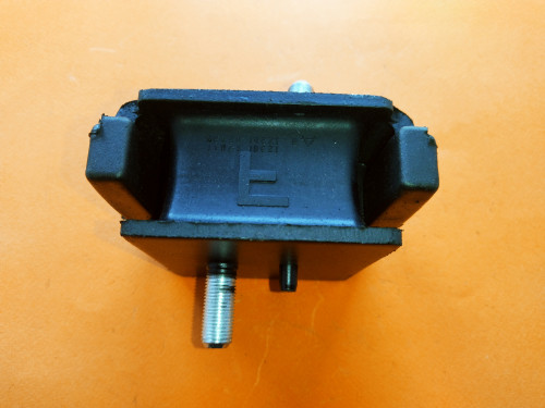 Подушка двигателя передняя TOYOTA LANDCRUISER *J8* R81236166030