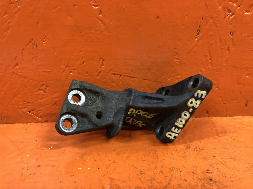 Крепление подушки двигателя правой TOYOTA CALDINA *T19*