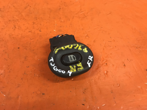 Кнопка стеклоподъемника передняя правая TOYOTA CAVALIER