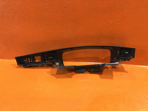 Консоль под щиток приборов NISSAN LAUREL *C35 68240-5L300