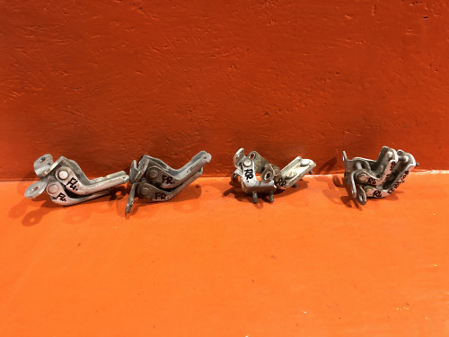 Петля двери задней левой TOYOTA COROLLA *E10*