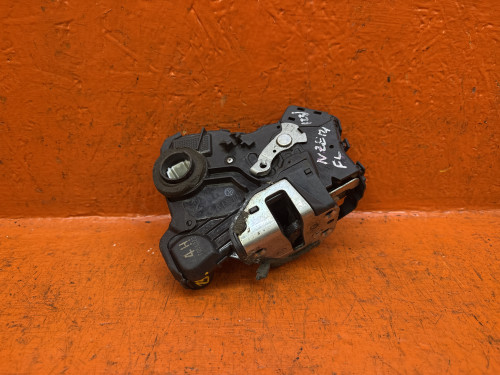Замок двери передней левой TOYOTA ALLEX/RUNX *E12* 69040-12520