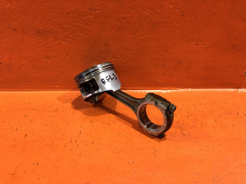 Поршень с шатуном HONDA STEPWGN RF1/2 13210-PR4-A00