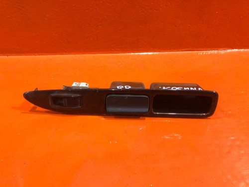 Кнопка стеклоподъемника задняя правая NISSAN BASSARA U30 25411AD000