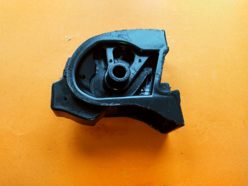 Подушка двигателя передняя TOYOTA CARIB AE11* R81236115181